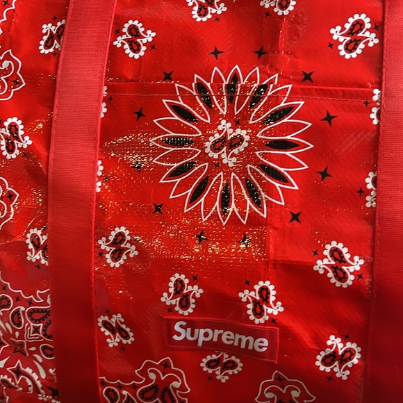 Supreme SS/21 Red Bandana Tarp Large Duffle Bag - Picture 8 of 14